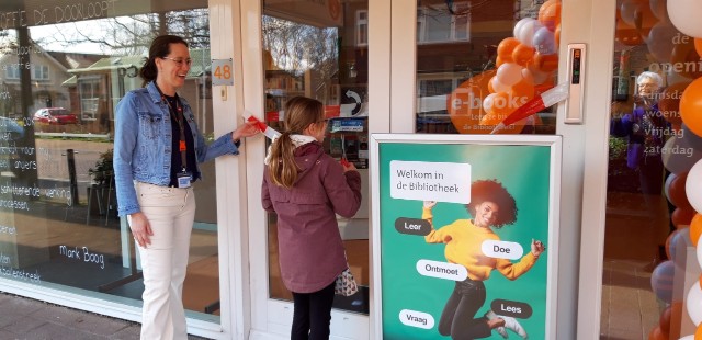 afbeelding opening bibliotheek Voorhout door Eleanoor